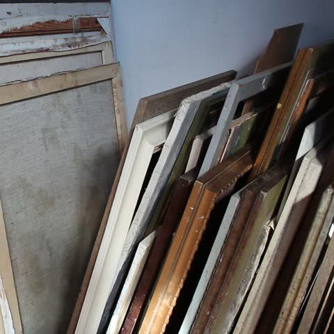 Storing oil paintings